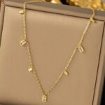 گردنبند مربعی